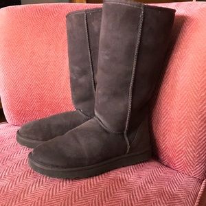 UGGS Tall Classic Chocolate size 10.